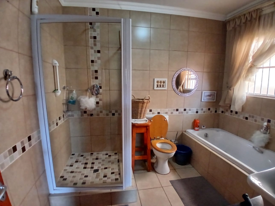 To Let 3 Bedroom Property for Rent in Pentagon Park Free State